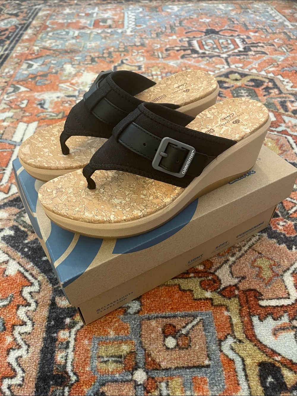 NIB Clarks Cloudstepper Black Wedge Thong Sandal | Women’s Size 6